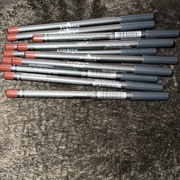 Italia Deluxe ultraFine Eyeliner - Picture 8 of 9